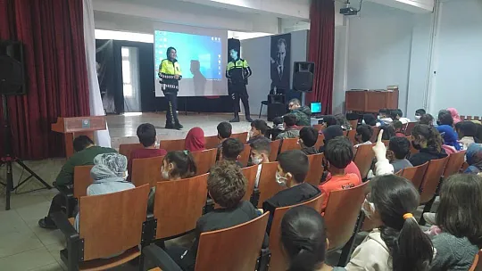 Köyceğiz'de polislerden öğrencilere eğitim