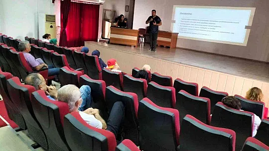 KÖYCEĞİZ'DE SAĞLIKLI YAŞLANMA SEMİNERİ DÜZENLENDİ