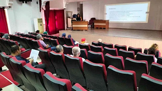 KÖYCEĞİZ'DE SAĞLIKLI YAŞLANMA SEMİNERİ DÜZENLENDİ