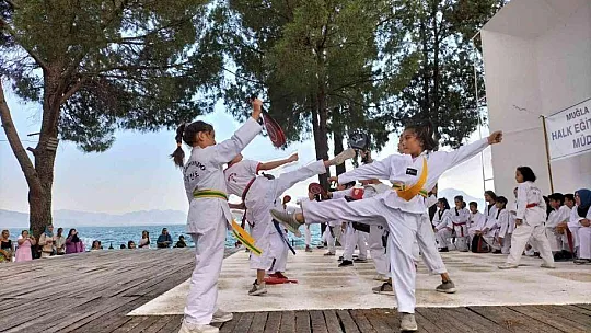 Köyceğiz'de Taekwondocular renkli gösteriler sundu
