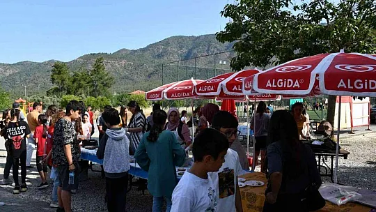 Köyceğiz'de Toparlar Ortaokulu yararına yardım etkinliği düzenlendi