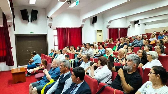 Türk Halk Müziği Korosu Mest Etti