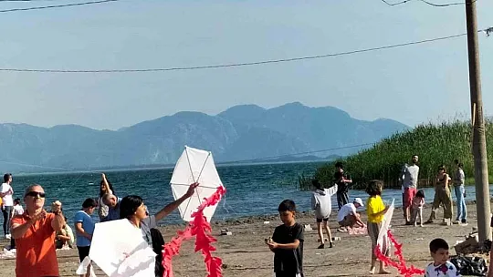 Köyceğiz'de uçurtmalar Atatürk için uçtu