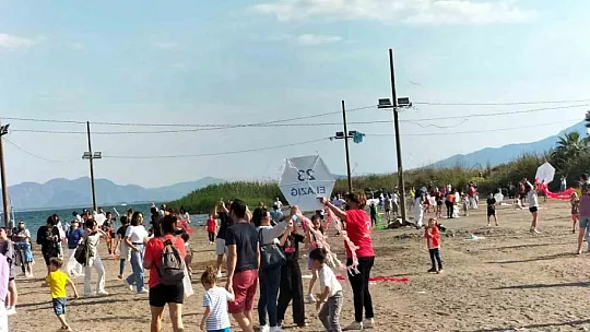 Köyceğiz'de uçurtmalar Atatürk için uçtu