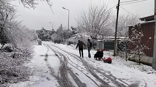 Köyceğiz'de vatandaşlar kar sürprizi ile uyandı