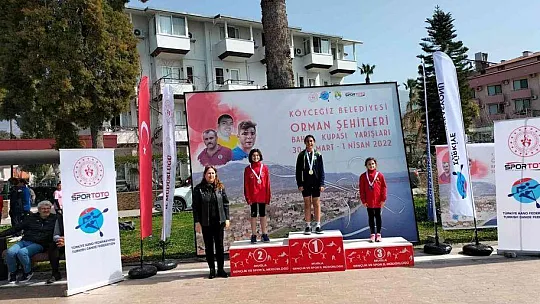 Köyceğiz'de yapılan kano yarışlarında bahar kupası sahiplerini buldu