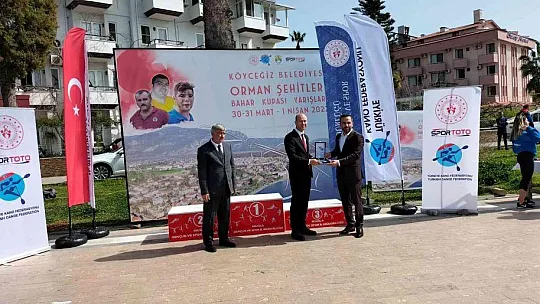 Köyceğiz'de yapılan kano yarışlarında bahar kupası sahiplerini buldu