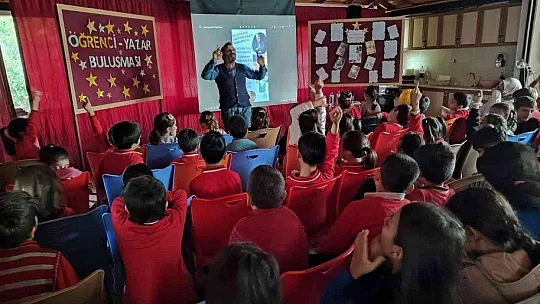 KÖYCEĞİZ'DE YAZAR KARA ÖĞRENCİLERLE BULUŞTU