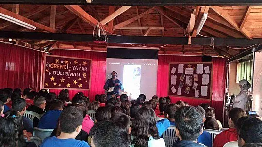 KÖYCEĞİZ'DE YAZAR KARA ÖĞRENCİLERLE BULUŞTU