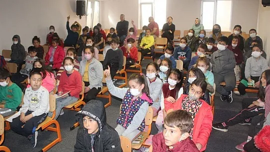 Köyceğiz'de Yazar Siyami Yozgat öğrencilerle buluştu
