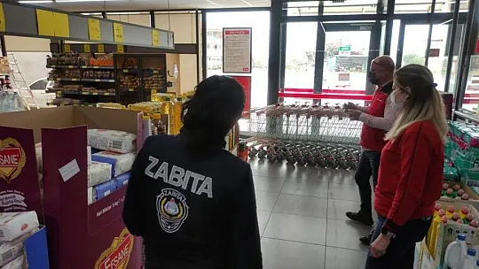 Köyceğiz'de zincir marketlerde denetimler devam ediyor