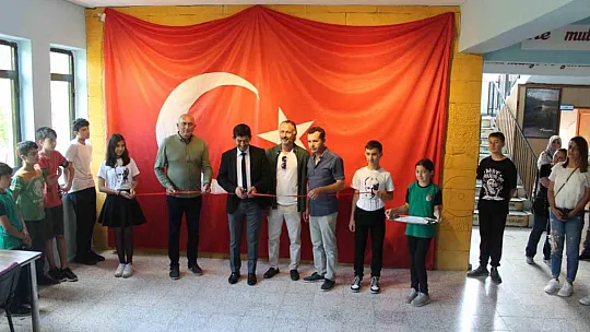 Döğüşbelen Ortaokulu'nda sergi açılışı yapıldı