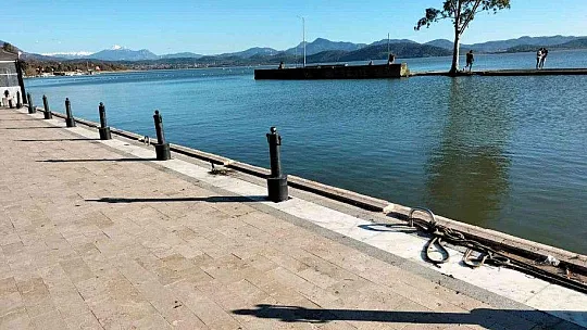 Köyceğiz Gölü'nden taşan sular geri çekilmeye başladı