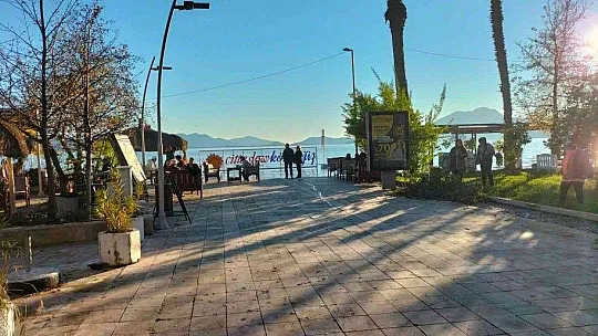 Köyceğiz Gölü'nden taşan sular geri çekilmeye başladı