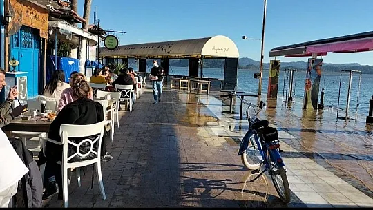 Köyceğiz Gölü'nden taşan sular geri çekilmeye başladı