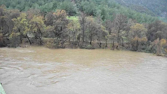Köyceğiz Gölü taştı, Kordon'u su bastı