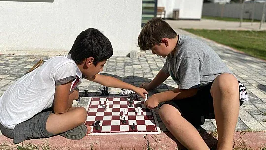 KÖYCEĞİZ SOKAKLARINDA SATRANÇ COŞKUSU YAŞANDI