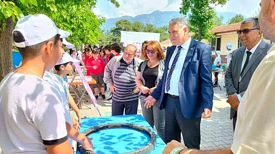 Köyceğiz Zeytinalanı Ortaokulu'nda bilim şenliği düzenlendi
