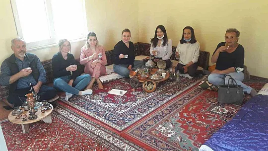 Köyceğiz Zeytinalanı Ortaokulu'nda, Köy Odası geleneği yaşatılıyor
