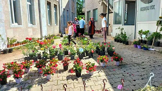 Köyceğizli çiçekçilerde Anneler Günü hareketliliği yaşandı