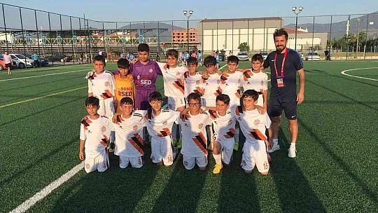 Köyceğizli minik futbolcular U-11 Ligi E Grubunda şampiyon oldu