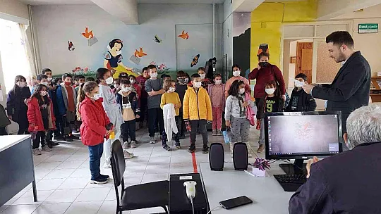 Köyceğizli öğrenciler 'okur-gezer' projesi ile okuma alışkanlığı kazanıyor