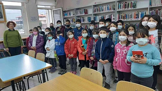Köyceğizli öğrenciler 'okur-gezer' projesi ile okuma alışkanlığı kazanıyor