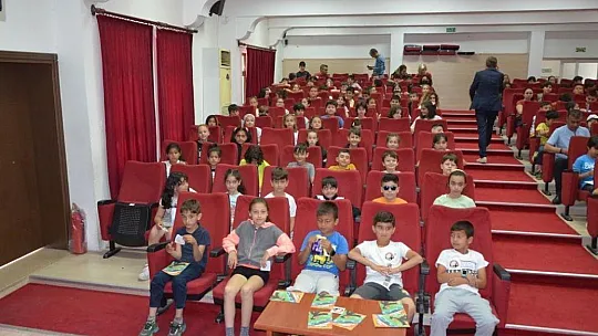 Köyceğizli öğrenciler 'Tinga ve Dedektifler' oyununu izledi