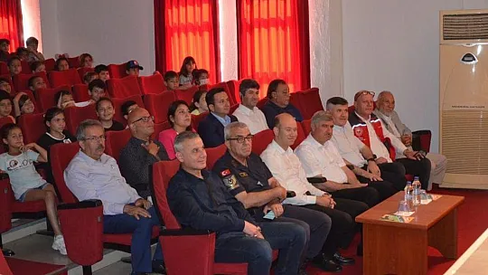 Köyceğizli öğrenciler 'Tinga ve Dedektifler' oyununu izledi