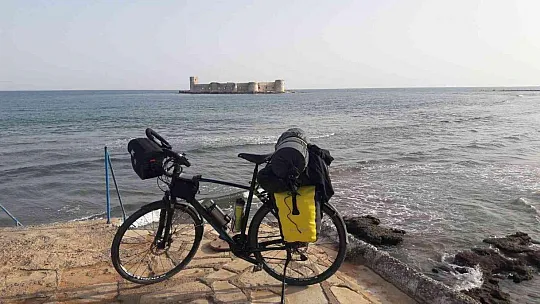 Köyceğizli öğretmen 600 km bisiklet sürerek öğrencilerine tarihi ve kültürel mekanları tanıttı