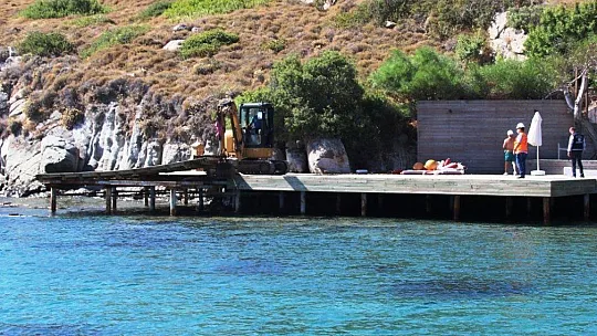 Küdür Yarımadası'ndaki son yapılaşma yıkılıyor