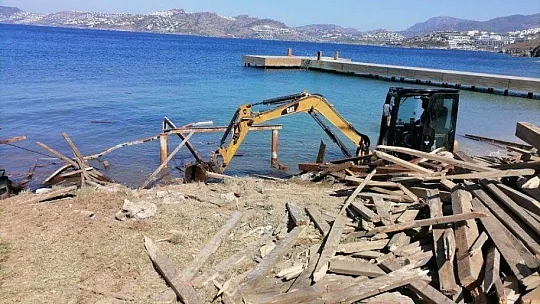 Küdür Yarımadası'ndaki son yapılaşma yıkılıyor