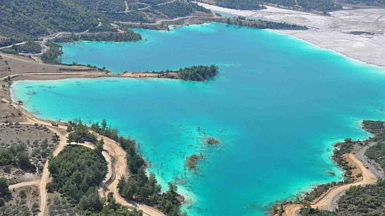 Kül gölü fotoğrafçıların ilgi odağı oldu