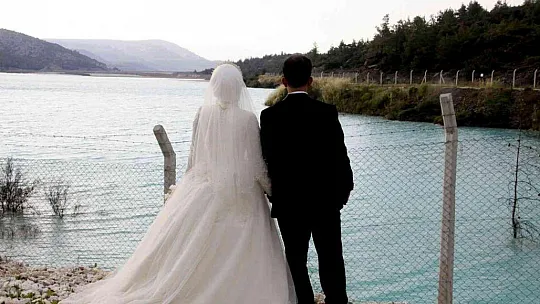 Kül gölü fotoğrafçıların ilgi odağı oldu