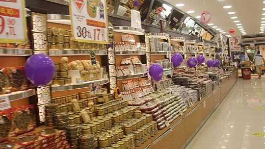 TUĞBA KURUYEMİŞ 90. MAĞAZASINI FETHİYE'DE AÇTI