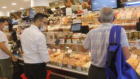 TUĞBA KURUYEMİŞ 90. MAĞAZASINI FETHİYE'DE AÇTI