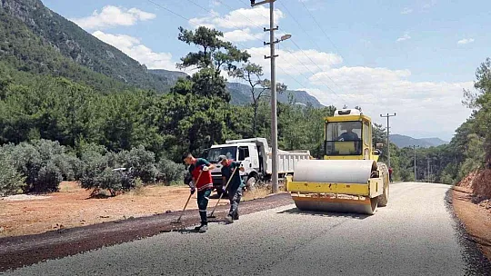 Kuyucak-Akyaka bağlantı yolunda asfaltlama çalışması
