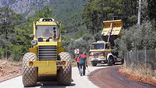 Kuyucak-Akyaka bağlantı yolunda asfaltlama çalışması