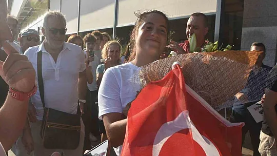 Adını Tarihe Yazdıran Aysu Coşkuyla Karşılandı