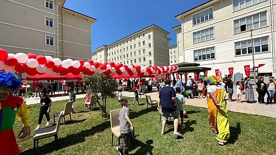 Vali Tavlı, Depremzede Ailelerle Bir Araya Geldi