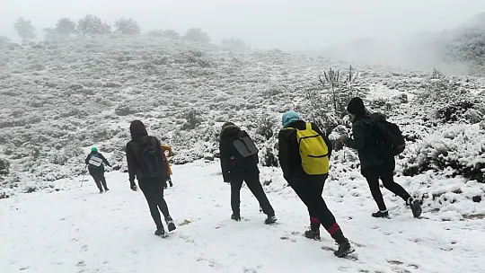 Fethiye Tabiat Kadınlarından Karda Yürüyüş
