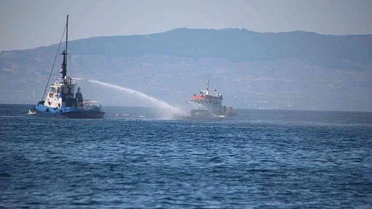 Lüks motoryat, alev alev yandı