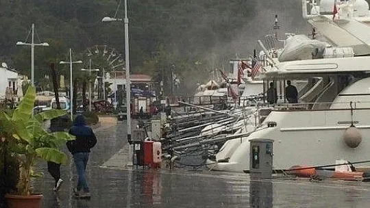 Lüks teknede yangın