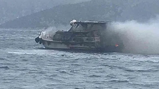 Lüks teknedeki yangın söndürüldü
