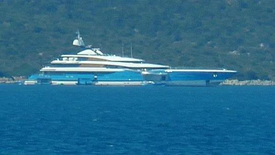 Lüks yatlar Bodrum'a akın edip, tüm koyları süsledi