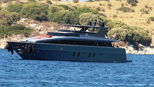 Lüks yatlar Bodrum'a akın edip, tüm koyları süsledi