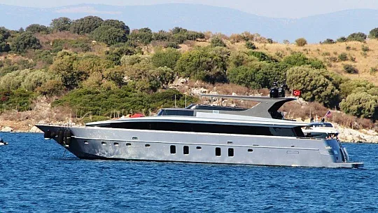 Lüks yatlar Bodrum'a akın edip, tüm koyları süsledi