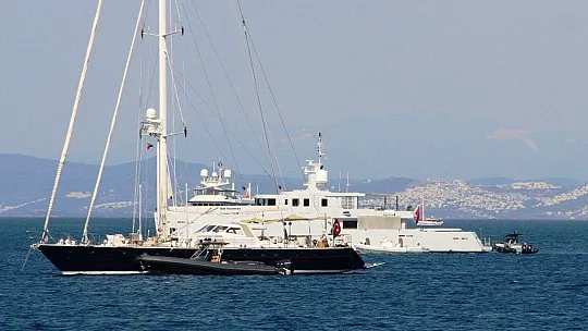 Lüks yatlar Bodrum'a akın edip, tüm koyları süsledi