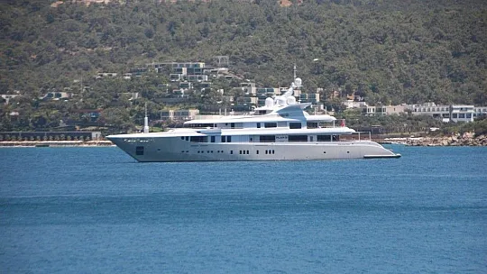 Lüks yatlar Bodrum'a gelmeye başladı