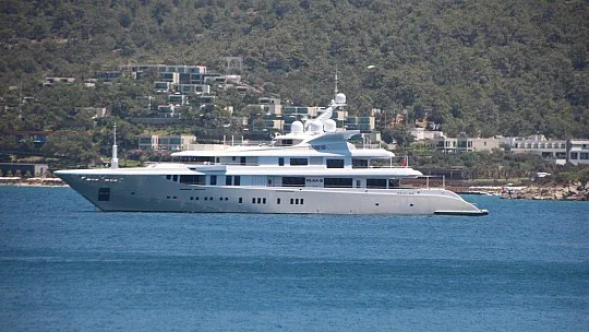 Lüks yatlar Bodrum'a gelmeye başladı